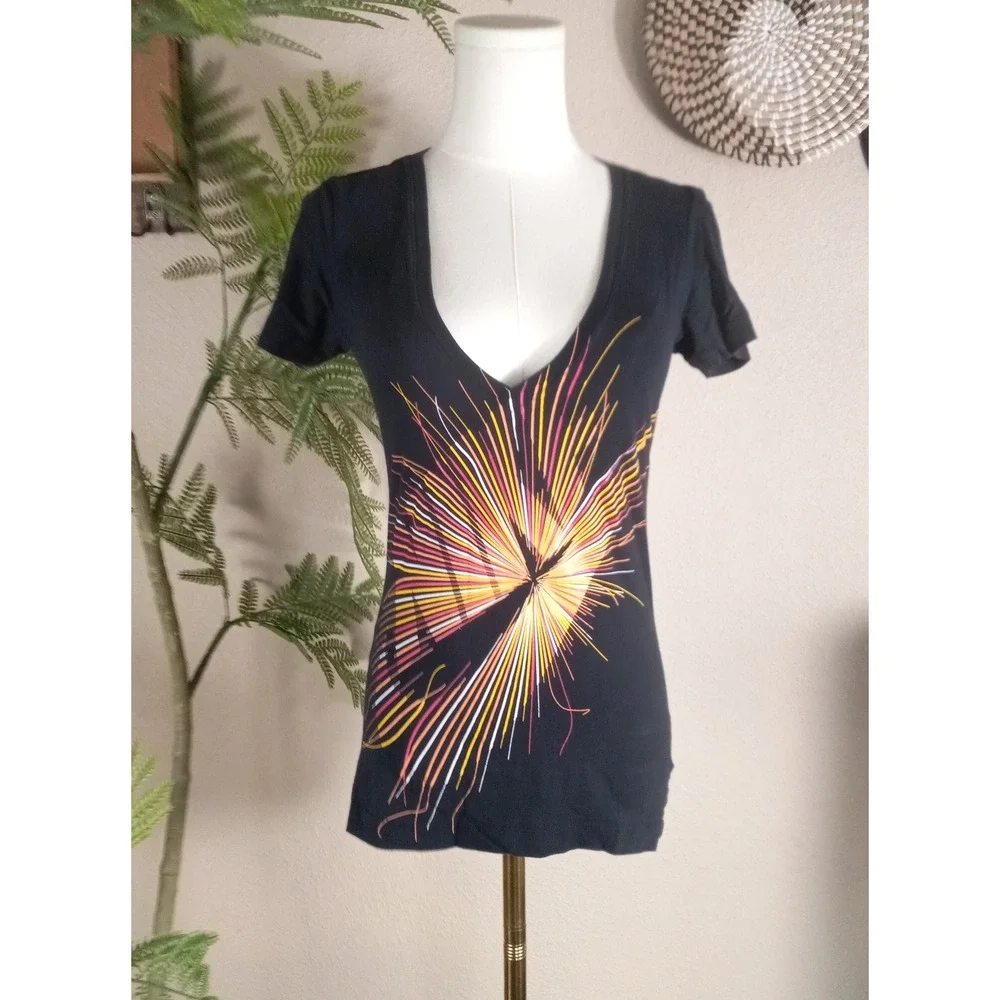 Nike‎ Womens Black V-Neck Graphic T-Shirt Abstract Sunburst Cotton Tee RN56323